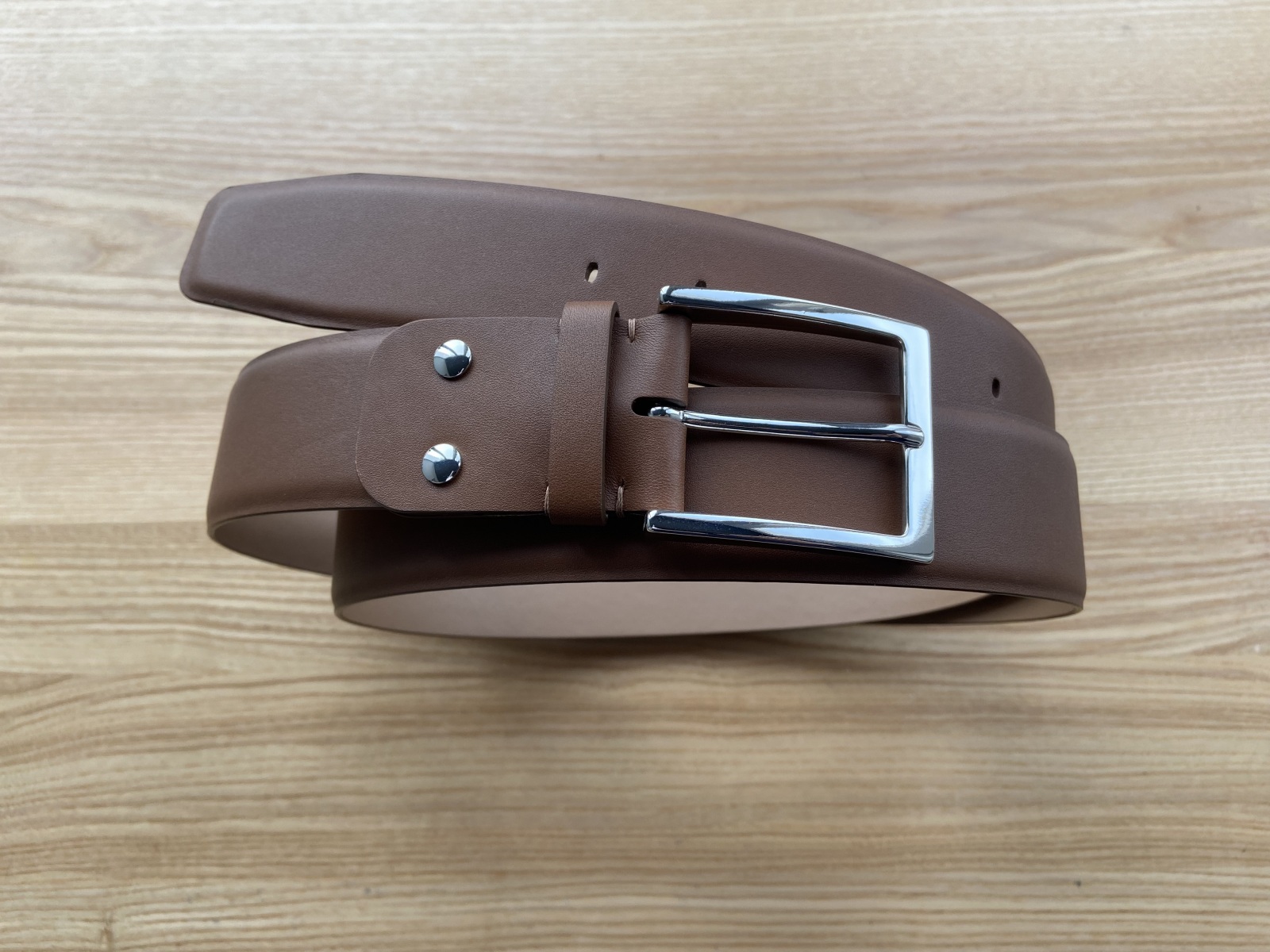 Ремень из матовой коричневой кожи теленка