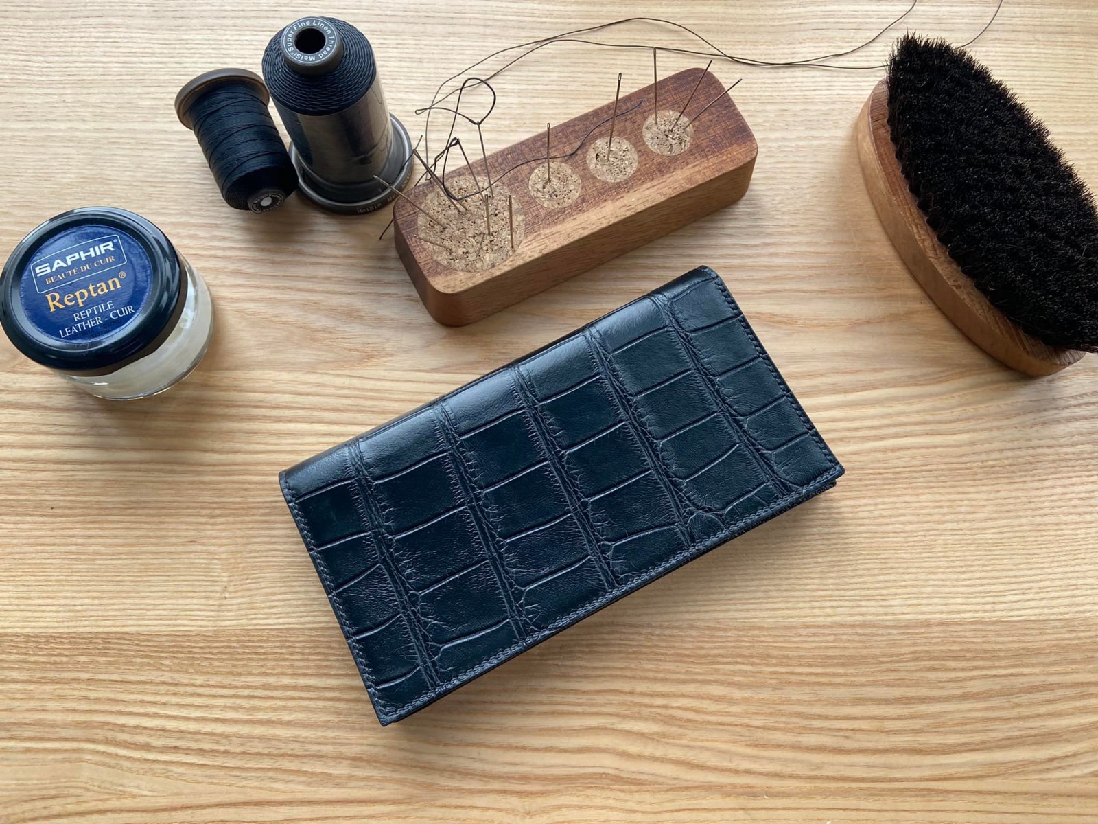 Кошелек из кожи крокодила