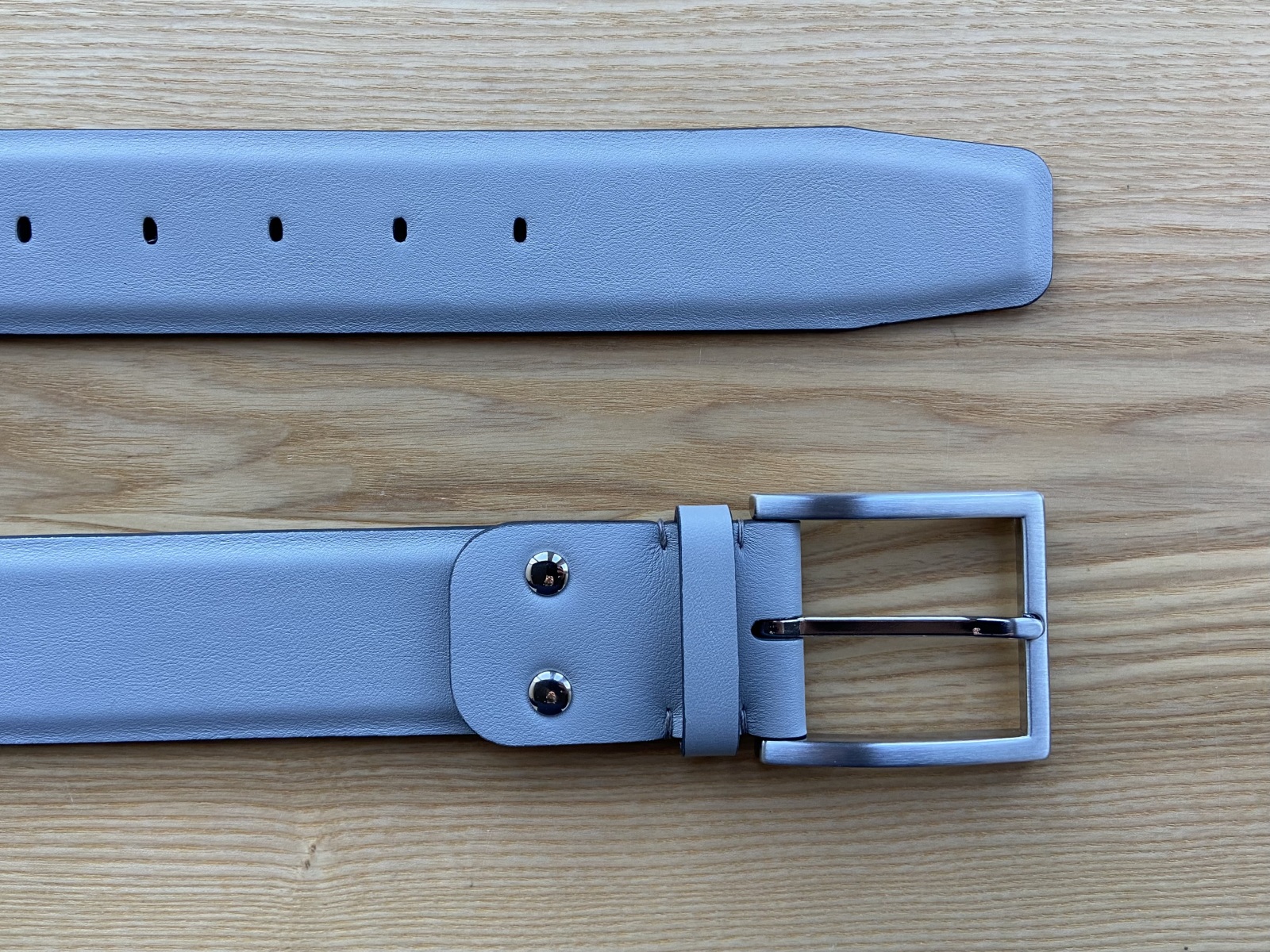 Ремень из матовой серо-голубой кожи теленка