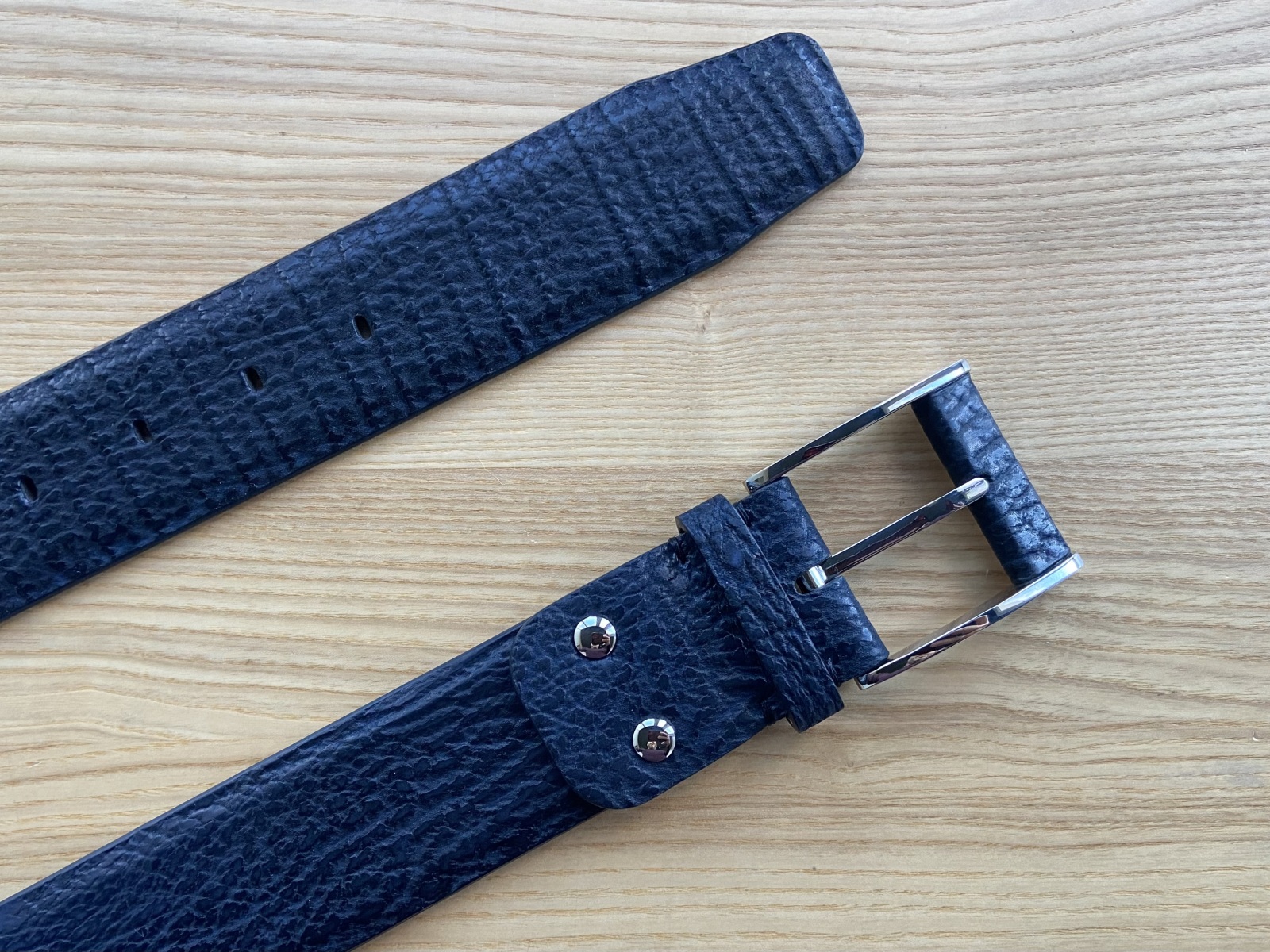 Ремень из кожи акулы