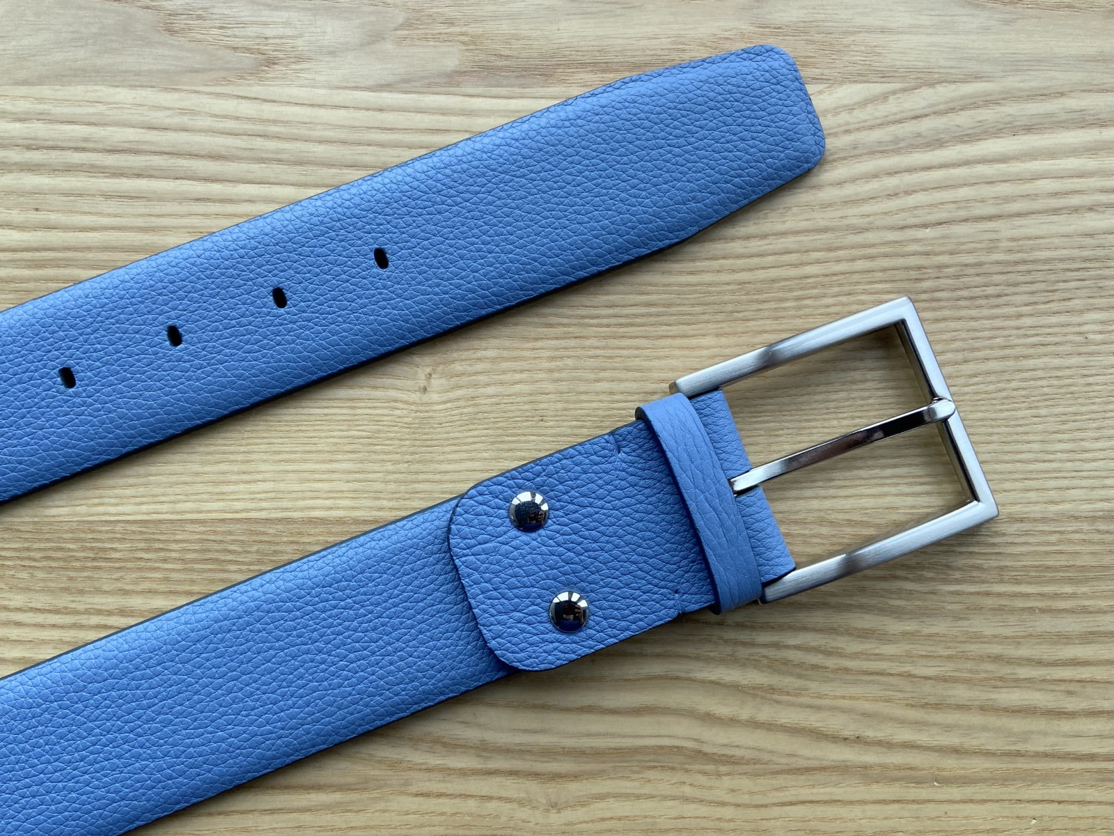 Ремень из матовой серо-голубой кожи