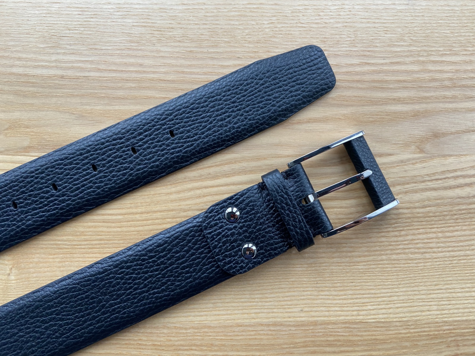 Ремень из матовой кожи черного цвета