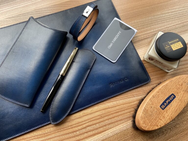 Набор аксессуаров из кожи